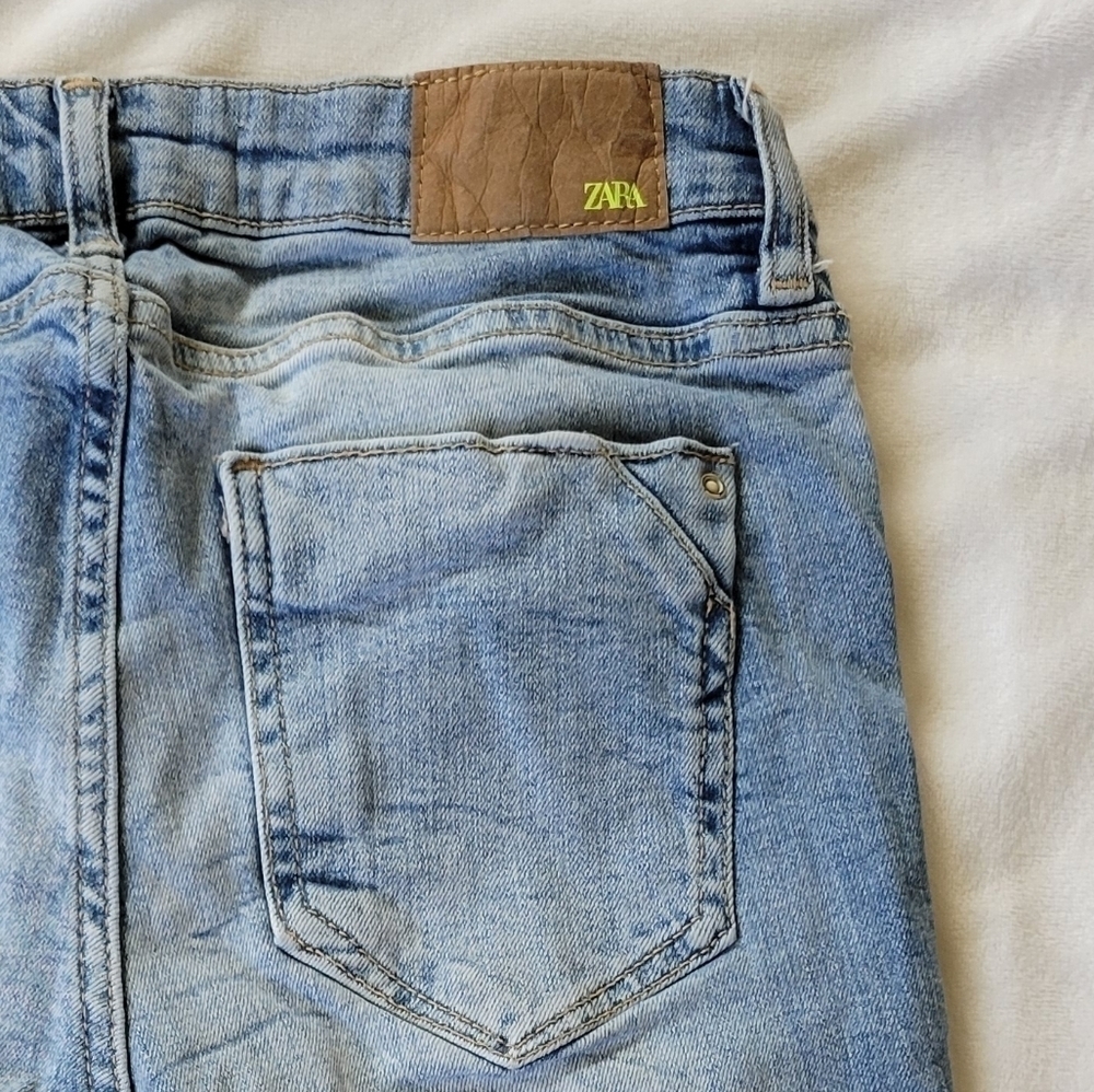 Zara light wash raw hem zipper ankle distressed skinny jeans 2 - Picture 12 of 14